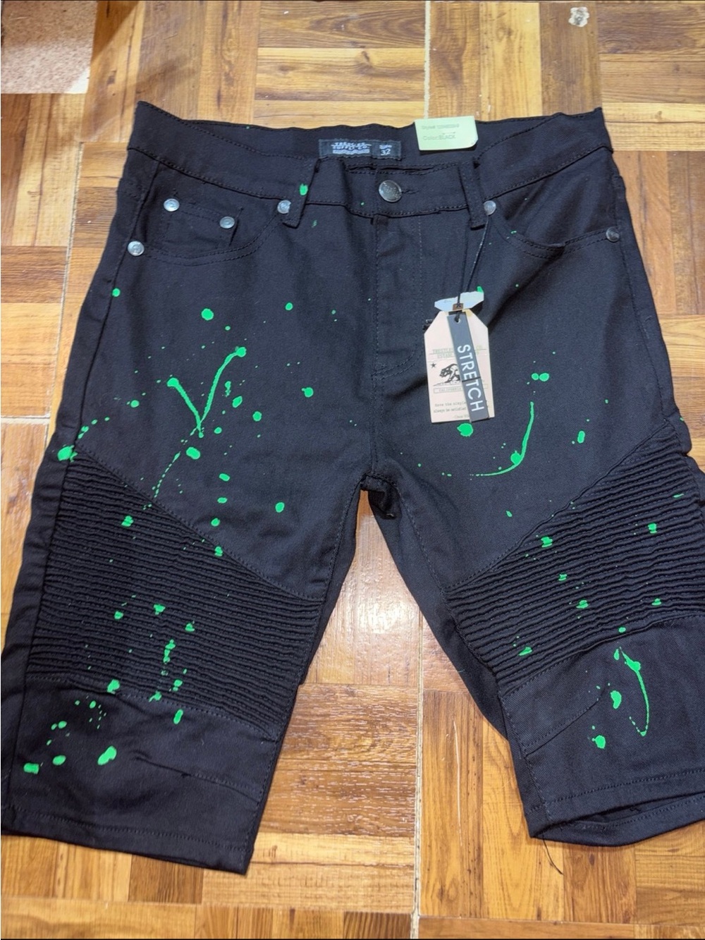 NWTTrestles Supply black moto denim shorts with neon green paint splat, Men’s 32